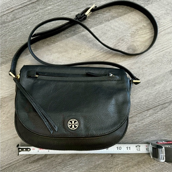 Tory Burch - Authentic Leather Crescent Crossbody Bag with Tory Dust Bag - Picture 6 of 15